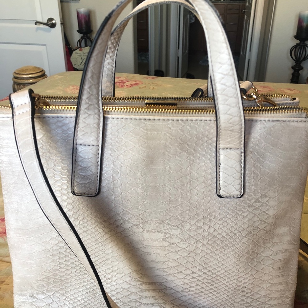 Dune embossed crocodile leather. - Picture 2 of 15